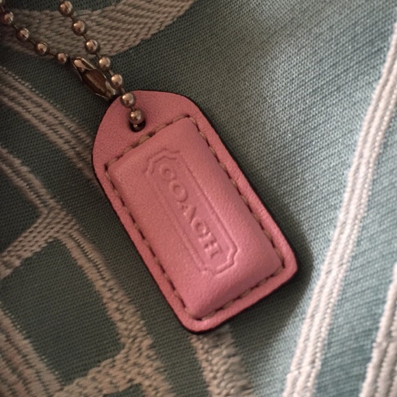 Coach - Picture 3 of 4